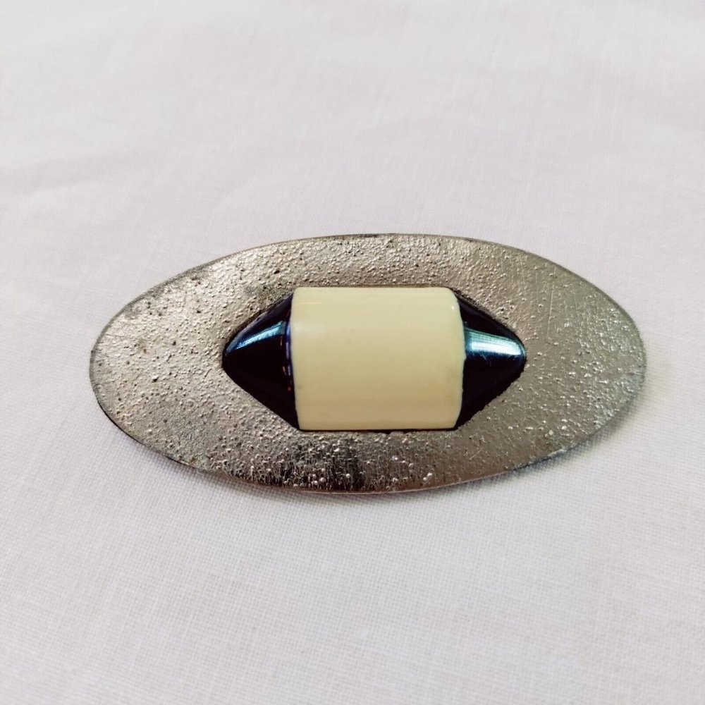 Vintage Art Deco Plastic Silver Tone Oval Brooch Pin Cream And Black Antique